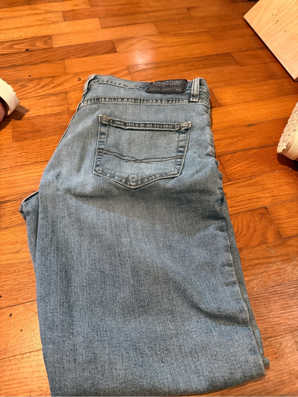 Signature by Levi Strauss Men's Light Blue Straight Jeans